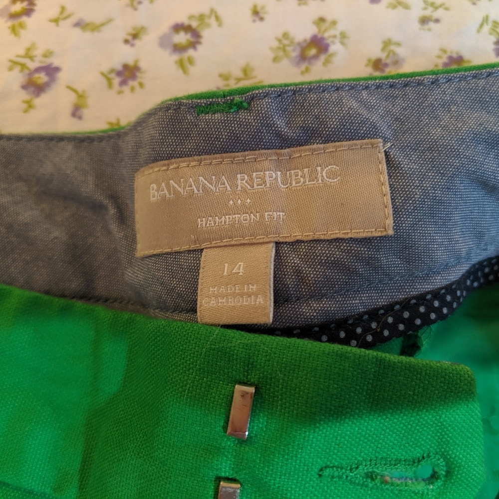 Green capris